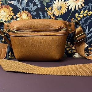 Women’s faux leather belt bag